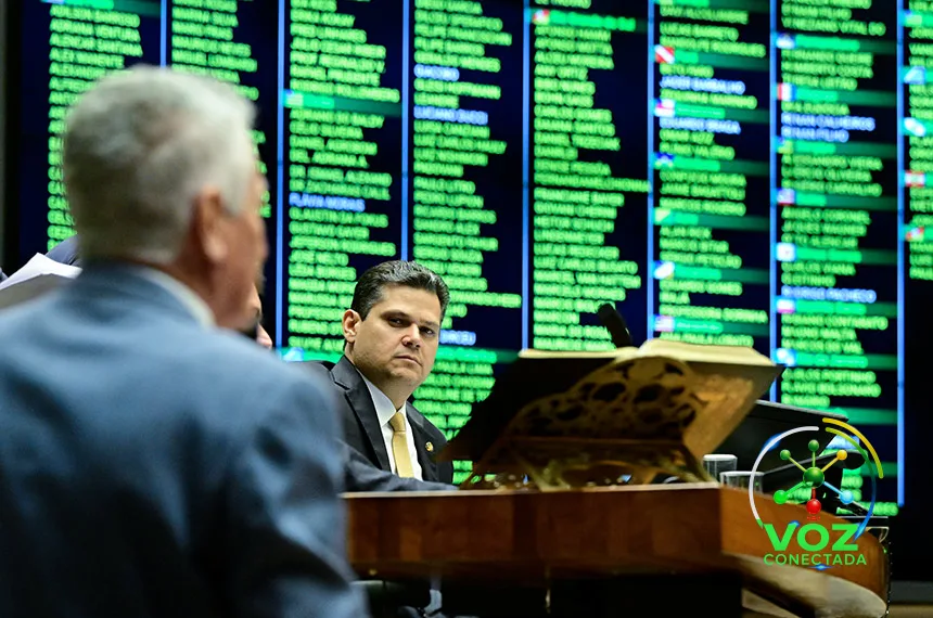 Congresso derruba veto e abre caminho para redução de penas de condenados do 8 de janeiro