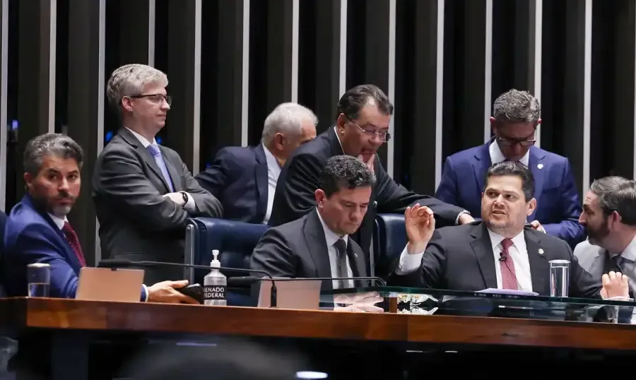 Senado aprova uso do Fundo do Pré-Sal para dívidas do agro