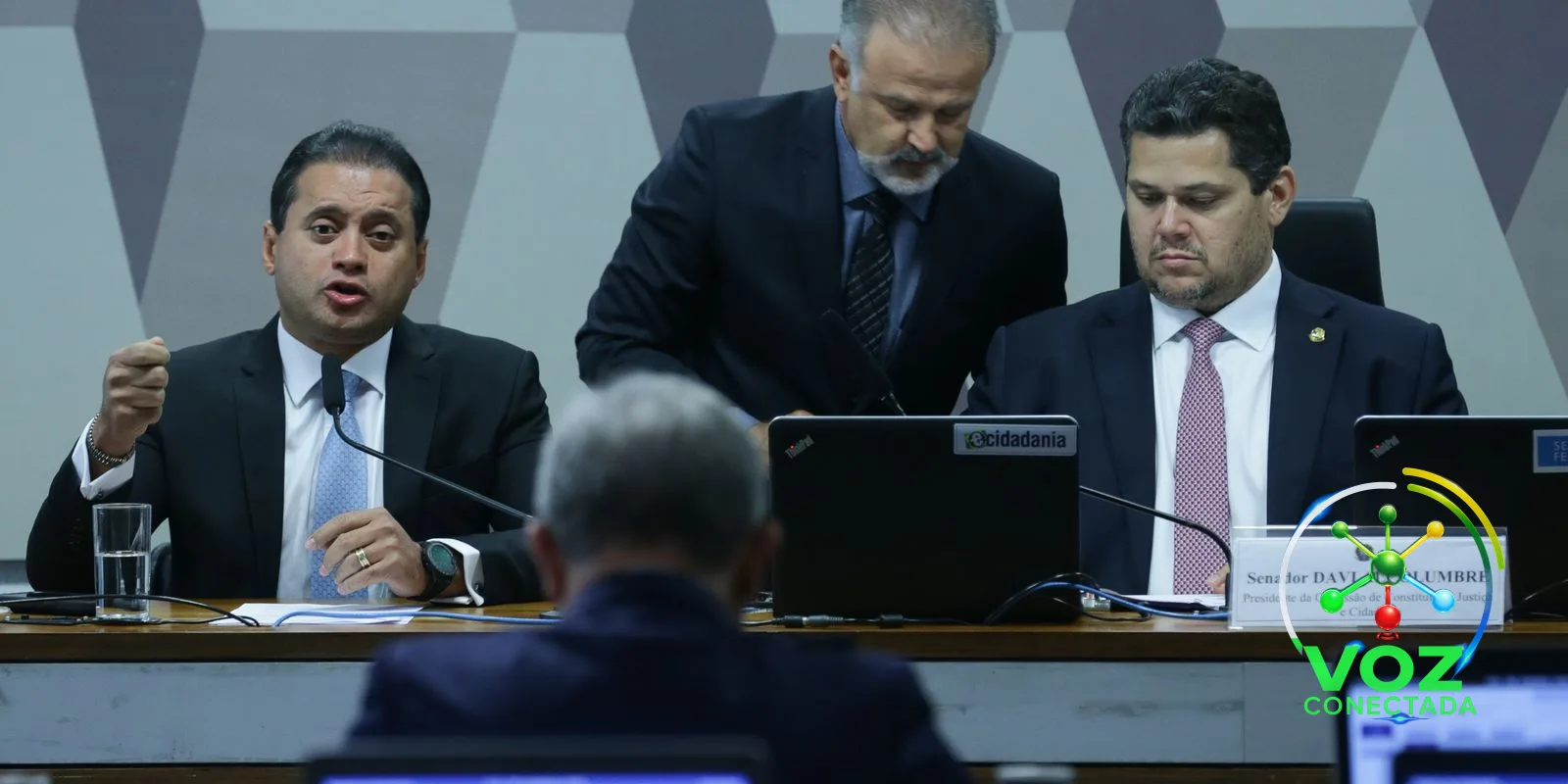 CCJ adia votação do PL de Impeachment e expõe disputa de poder entre Senado e STF