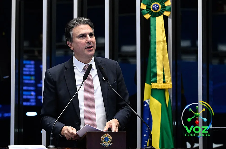Camilo Santana prega diálogo ao assumir liderança partidária e comissão
