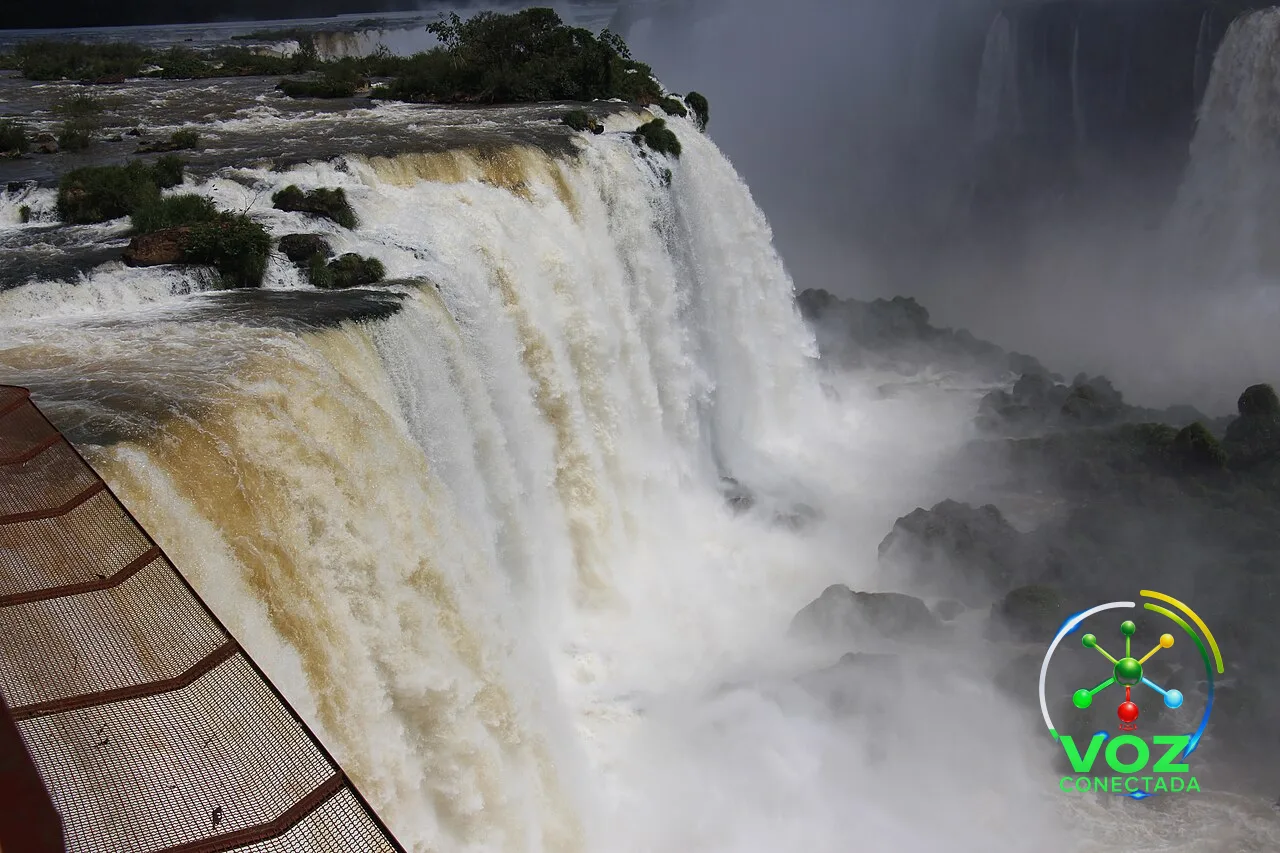 Turista holandês morre após barco virar no passeio do Macuco Safari, em Foz do Iguaçu