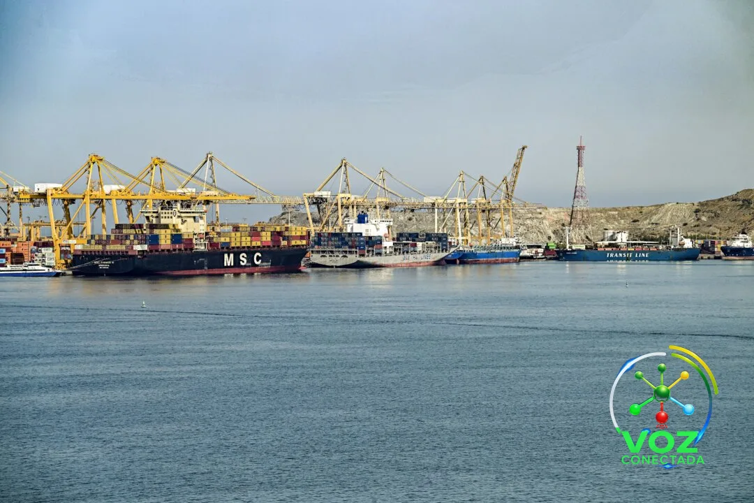 EUA lançam terceira rodada de ataques ao Irã após navio ser atingido no Estreito de Ormuz