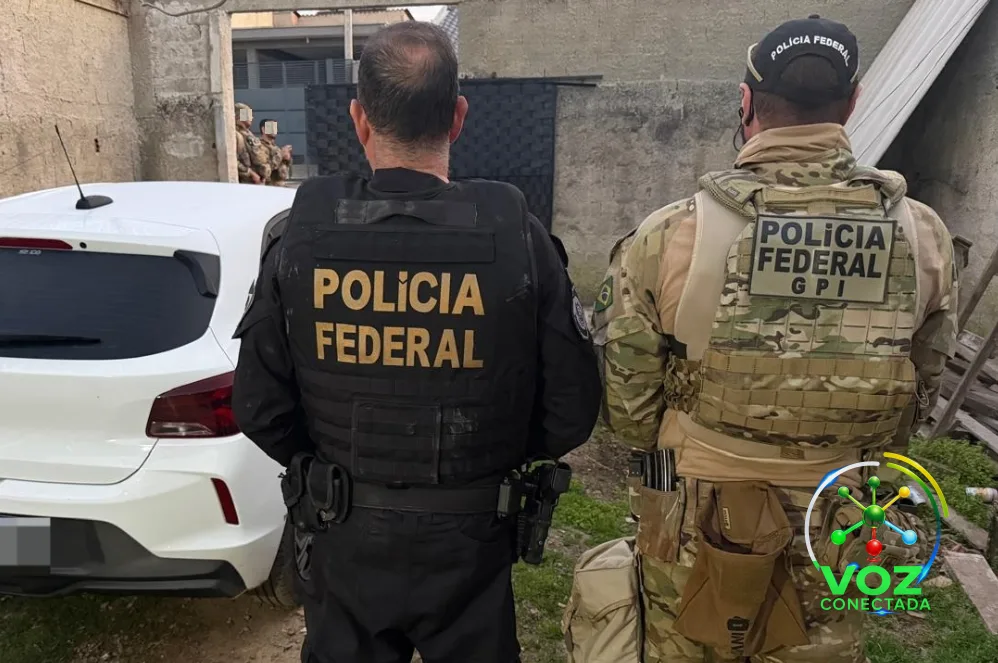 PF aponta Curitiba como entreposto de fuzis do Paraguai para facções do Rio e cumpre oito prisões