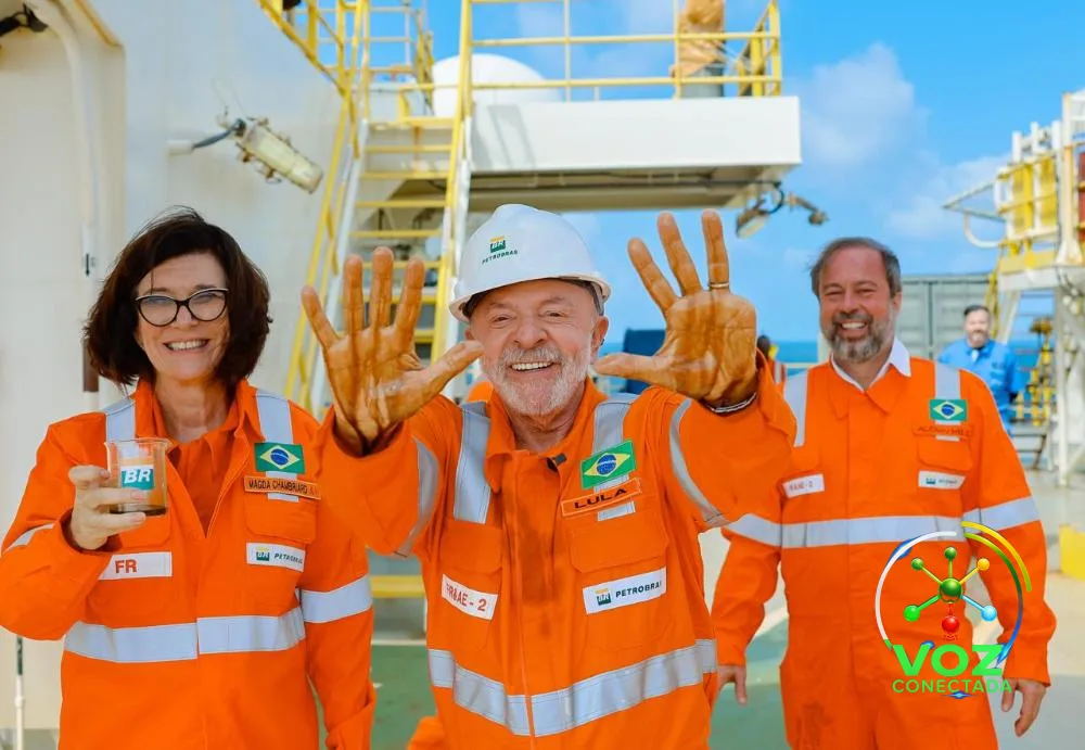 Lula posa com petróleo nas mãos na Margem Equatorial, mas Petrobras admite não saber quanto há no poço