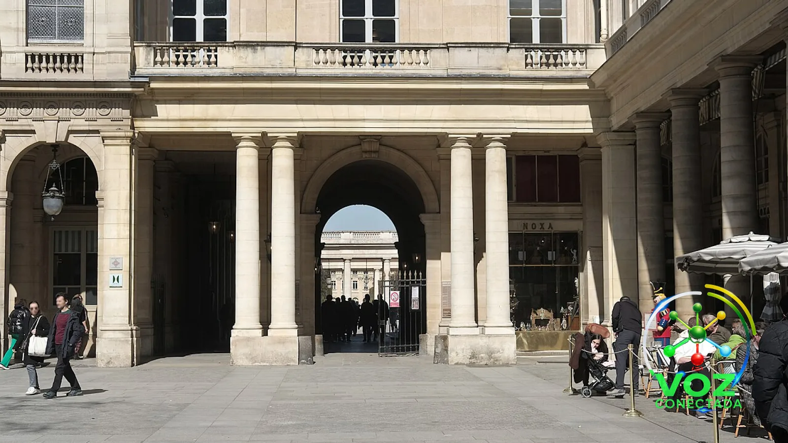 Corte constitucional francesa derruba proibição de redes sociais para menores de 15 anos
