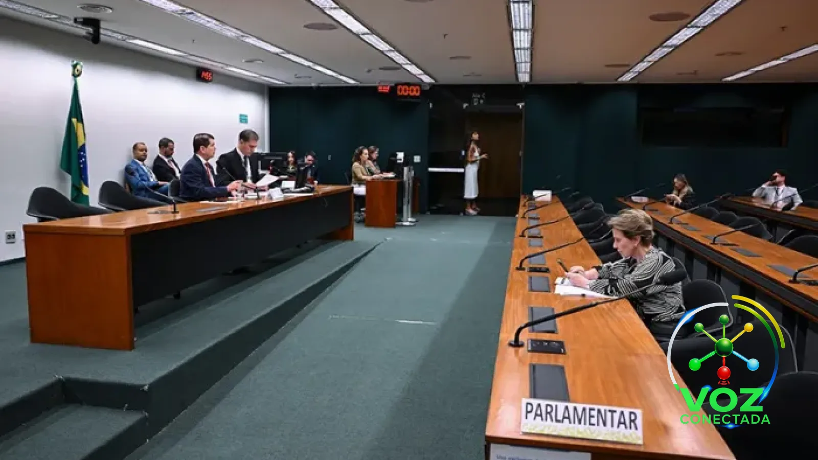 Congresso recebe proposta orçamentária 2027 com salário mínimo de R$ 1.741