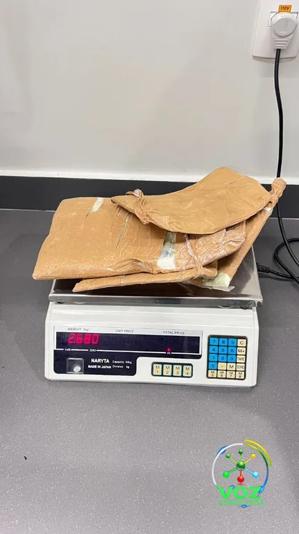 Paraguaia é presa no aeroporto de Foz do Iguaçu com 2,6 kg de cocaína colados ao corpo a caminho da Espanha