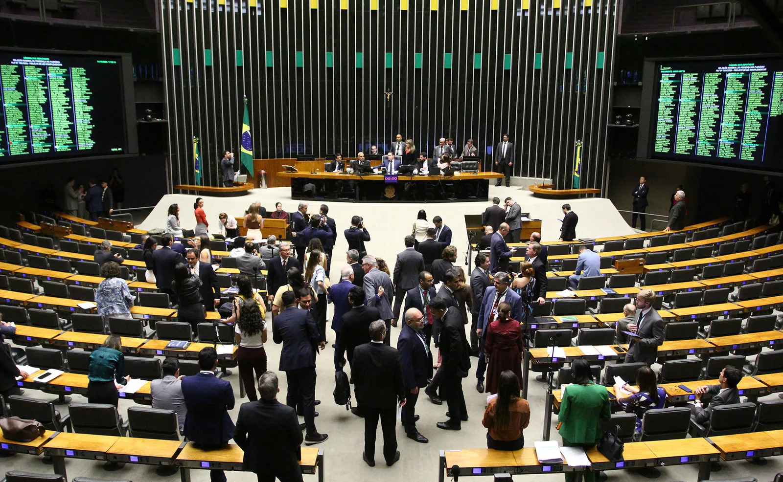 Câmara aprova novo teto do MEI e perdão de dívidas por 461 votos a 4